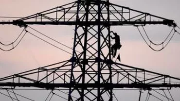Peste 60.000 de locuințe au rămas fără energie electrică din cauza viscolului și a gheții