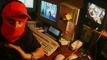 Un hacker care a accesat conturile mai multor vedete a fost condamnat la trei ani de închisoare