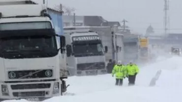 Codul portocaliu de ninsori, prelungit până marţi şi extins pentru jumătatea sudică a ţării