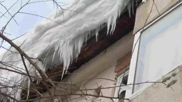 Un bărbat de 73 de ani a murit după ce o bucată de gheață l-a lovit în cap