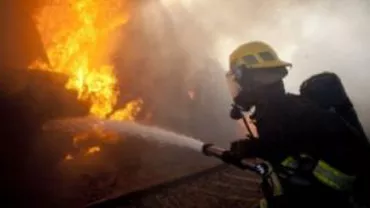 București: Un bărbat a incendiat două case pe când încerca să facă focul în locuință