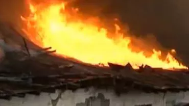 Incendiu la un depozit de cosmetice din Craiova: Pompieri au intervenit cu 6 autospeciale pentru a stinge flăcările