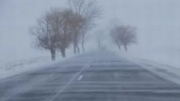 Suceava: Trafic rutier îngreunat pe DN17A din cauza viscolului