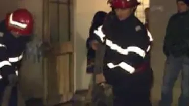 București: Pericol de explozie de la un taxi în flăcări. Vehiculul avea o butelie de gaz în portbagaj (VIDEO)