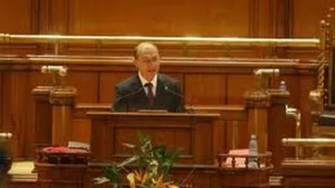 Preşedintele Traian Băsescu se adresează Parlamentului într-o ședință comună specială. USL nu participă