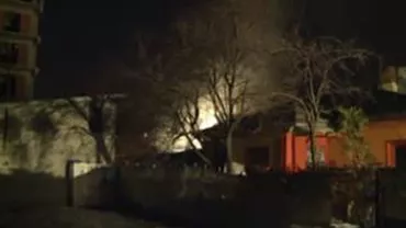 Incendiu în Capitală: O locuință şi anexele ei au luat foc pe o stradă din Sectorul 5