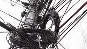 Dorel a lovit din nou: 35.000 de oameni din Argeș și Olt au rămas fără cablu și internet după ce un muncitor a rupt un fir