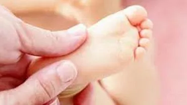 Arad: Bebeluș de o lună, internat în spital după ce ar fi fost bătut de mama sa