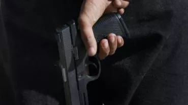 Focuri de armă în Capitală: Interlopul "Bebe Carabină" a împușcat un polițist în cap