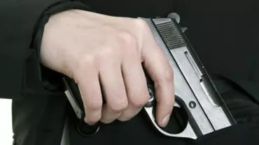 Târgovişte: Agresorul care a tras cu arma şi a rănit cu un cuţit un bărbat într-o pizzerie a fost arestat