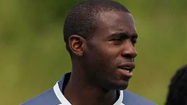 Fotbalistul echipei Bolton Fabrice Muamba a suferit un infarct şi se află în stare critică