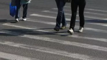 Bârlad: Tânără de 17 ani, în stare gravă după ce a fost lovită de o maşină pe o trecere de pietoni