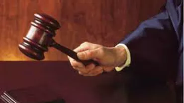 Sibiu: O femeie care și-a sugrumat copilul nou-născut cu un prosop a fost trimisă în judecată