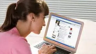 Studiu: Folosirea excesivă a Facebook-ului, asociată cu narcisismul toxic