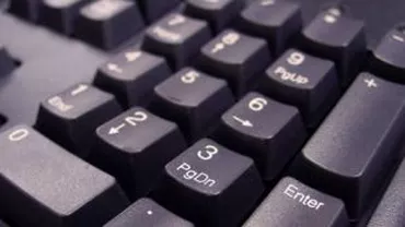 Un bărbat din Arad, reținut de DIICOT pentru pornografie infantilă: Avea peste 9.500 de poze cu minori pe care le distribuia pe internet