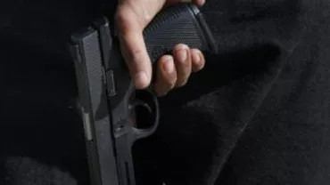Un fost angajat din MAI și-a împușcat din greșeală soția în cap
