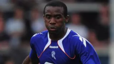 Prima fotografie cu Muamba, după atacul de cord: Fotbalistul lui Bolton zâmbeşte de pe patul de spital (FOTO)