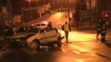 Sibiu: Un mort și un rănit după ce mașina în care se aflau a intrat într-un stâlp cu 160 de kilometri la oră