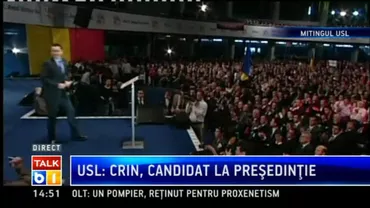 Președintele Dmitri Medvedev pipăie o blondă pe sâni într-o reclamă, îmbrăcat în bermude (VIDEO)