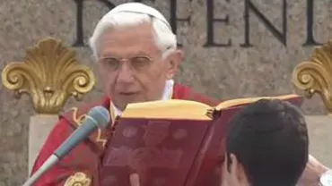 Mii de credincioși au asistat la slujba de Florii oficiată de Papa Benedict al XVI-lea la Roma (VIDEO)