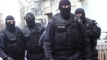 Descinderi în forţă în judeţul Dâmboviţa: Polițiștii au mandate de aducere pentru hoți de fier vechi și de curent