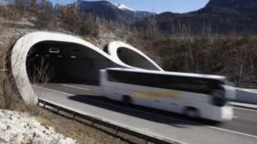 Un autocar care transporta 80 de persoane în Germania a luat foc în Pasul Tihuța