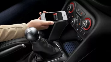Premieră: Chrysler instalează pe Dodge Dart tehnologia wireless de încărcare a telefonului inteligent (VIDEO)