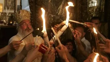 Lumina sfântă a ajuns în România: Patriarhul Daniel o va împărți credincioșilor la miezul nopții