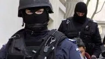 Percheziţii în Olt şi Argeş: Sunt vizate persoane suspectate de înşelăciune pe internet