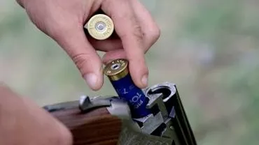 Zeci de arme de contrabandă, sute de cartușuri și un poligon, descoperite în timpul unor percheziții în Constanța
