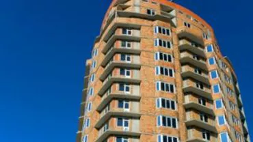 Facebook ucide! Un bărbat și-a omorât soția, după care s-a aruncat în gol de pe un bloc turn