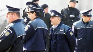 București: Un polițist a fost bătut de doi bărbați, scena fiind filmată de un martor (VIDEO)
