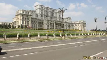 Circa 5.000 de persoane urmăresc finala Europa League din Piața Constituției