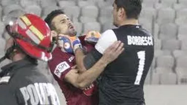 Noi imagini în cazul agresiunilor de la U Cluj - CFR Cluj: Bornescu violent, un oficial urcat pe un scaun (VIDEO)