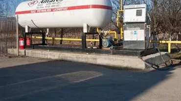 Vâlcea: Un șofer a intrat cu mașina într-o staţie de alimentare cu GPL
