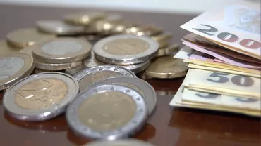 Mișcările politice influențează cursul valutar. Analiști: Până după alegeri, un euro nu scade sub 4,4 lei