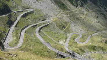 Transfăgărăşanul, închis în zona lacului Vidraru după de o porțiune de drum s-a surpat din cauza ploilor