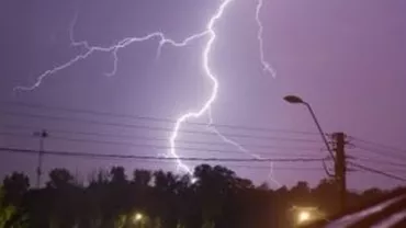 Cod galben de ploi, vânt puternic și inundații pentru 13 județe ale țării