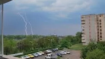 Nordul Bucureștiului, sub avertizare nowcasting de furtună, fulgere și ploi abundente
