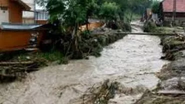 Cod portocaliu de inundaţii pe râurile Prahova şi Bârlad. Zeci de alte râuri se află sub atenționare cod galben