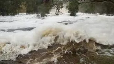 Bacău: Patru locuințe și 25 de gospodării au fost inundate. O familie a fost evacuată