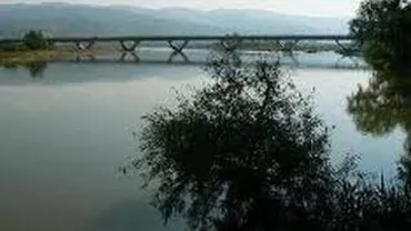 Cinci pescari, blocați pe râul Trotuș din cauza debitului crescut