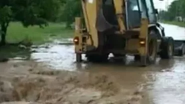 Terenuri, drumuri și sute de case inundate în Bacău și Buzău, în urma ploilor torențiale