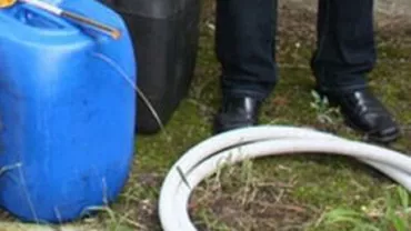 Craiova: Patru tineri, prinși în flagrant în timp ce furau 100 de litri de motorină din rezervorul unui TIR