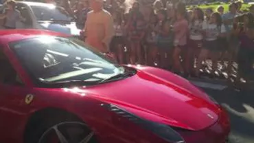 O șoferiță blondă face praf patru mașini scumpe în parcarea unui cazino din Monaco (VIDEO)