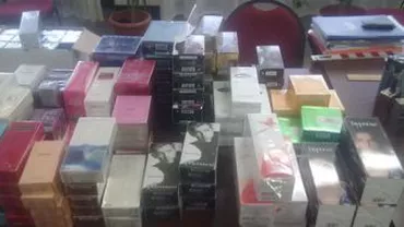 Aproape 800 de parfumuri contrafăcute, estimate la 100.000 de euro, confiscate de polițiști
