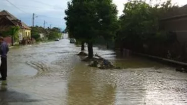 Mureș: 100 de persoane au rămas fără adăpost în urma unei ploi. Au fost avariate 25 de locuințe și 50 de gospodării