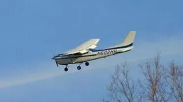 Un avion de mici dimensiuni a aterizat forțat lângă Arad. Pasagerii sunt în siguranță