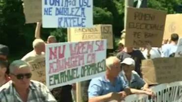 Protest în Piața Victoriei împotriva Guvernului Ponta: Membrii Asociaţiei Victimelor Mineriadelor acuză Executivul de comunism