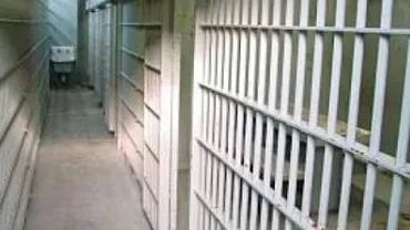 Un agent şef de la Penitenciarul Poarta Albă, prins în flagrant când primea mită 3.500 lei